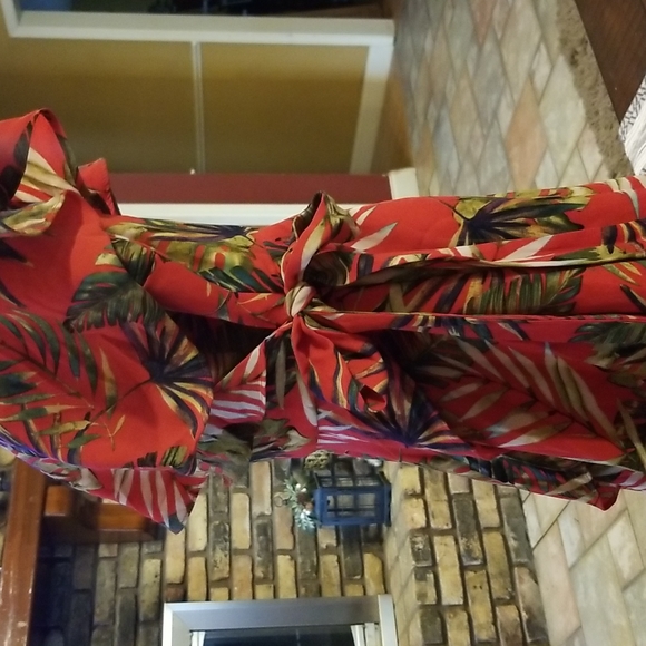 Sketchbook (boutique) wrap Romper with open back - Picture 3 of 10